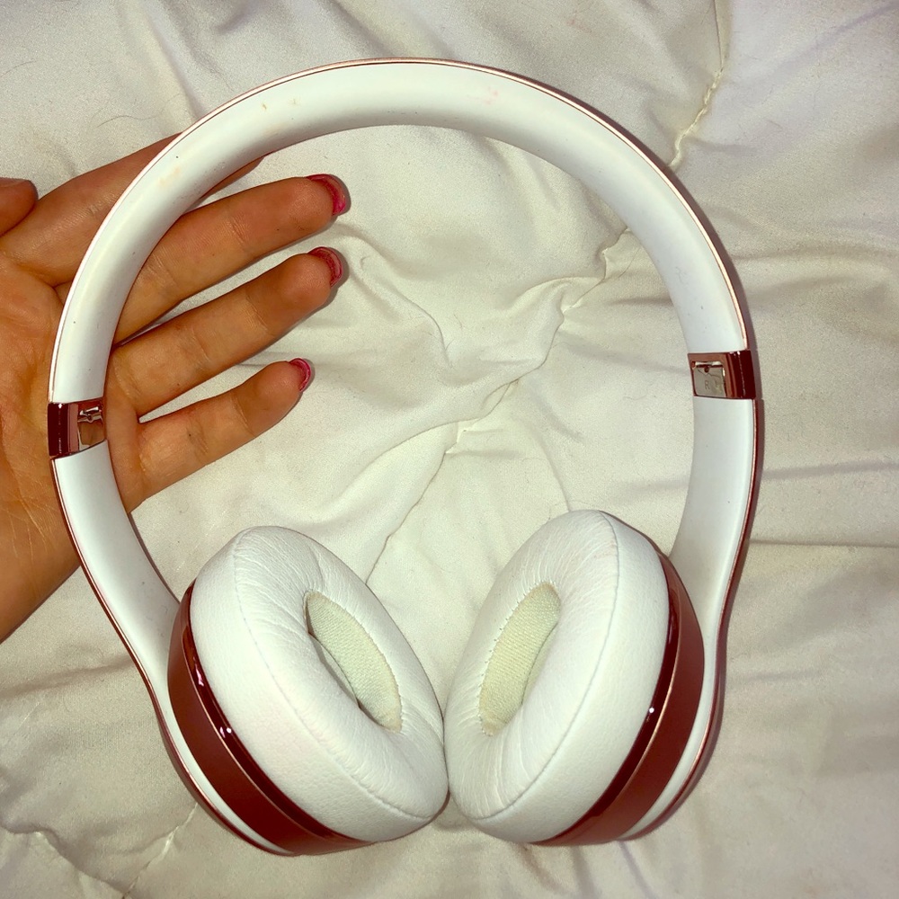 Wireless beats Solo3 rose gold